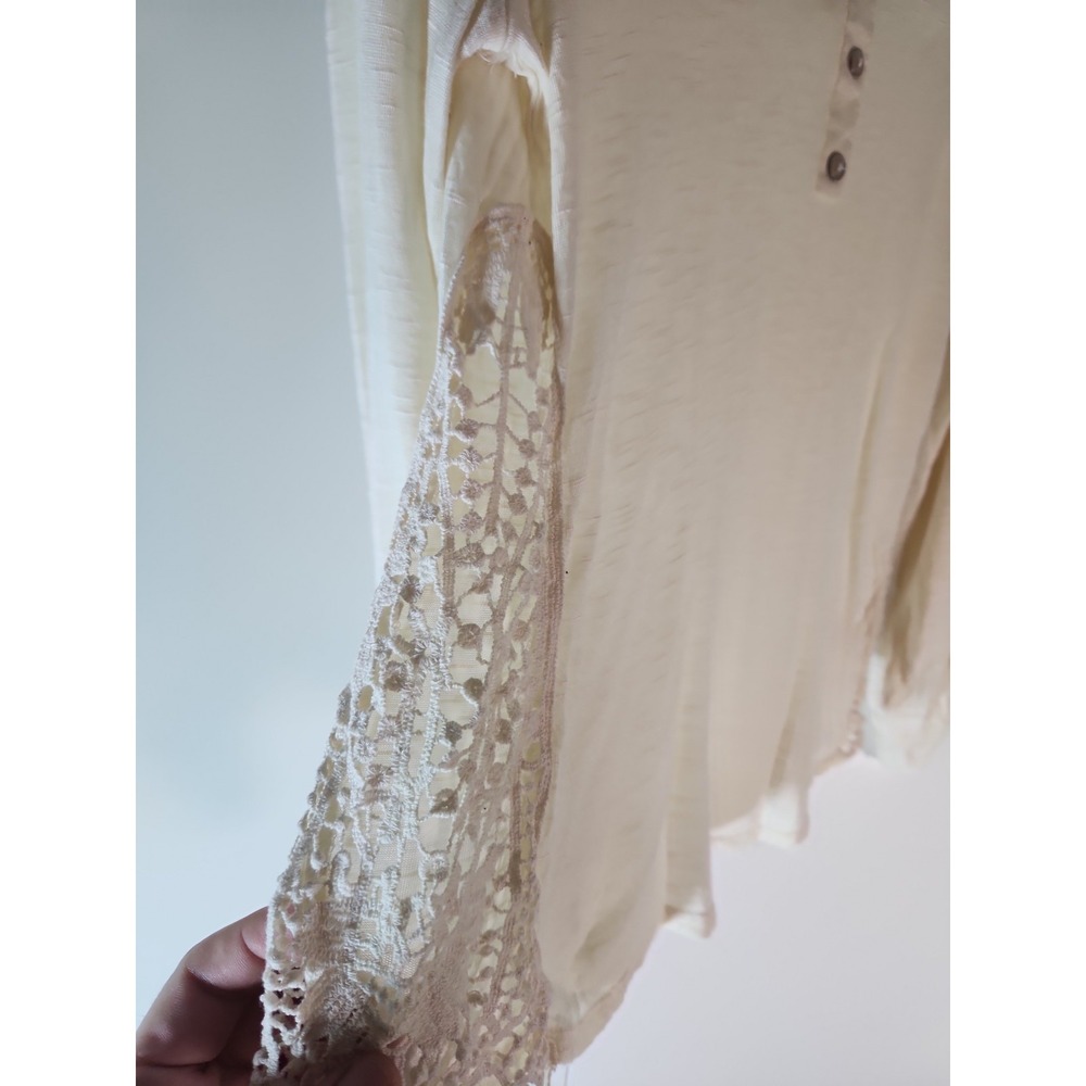 E&M Blouse Women's Small Beige Henley-Long Sleeve Top- Lace Sides- Vintage - Picture 2 of 13